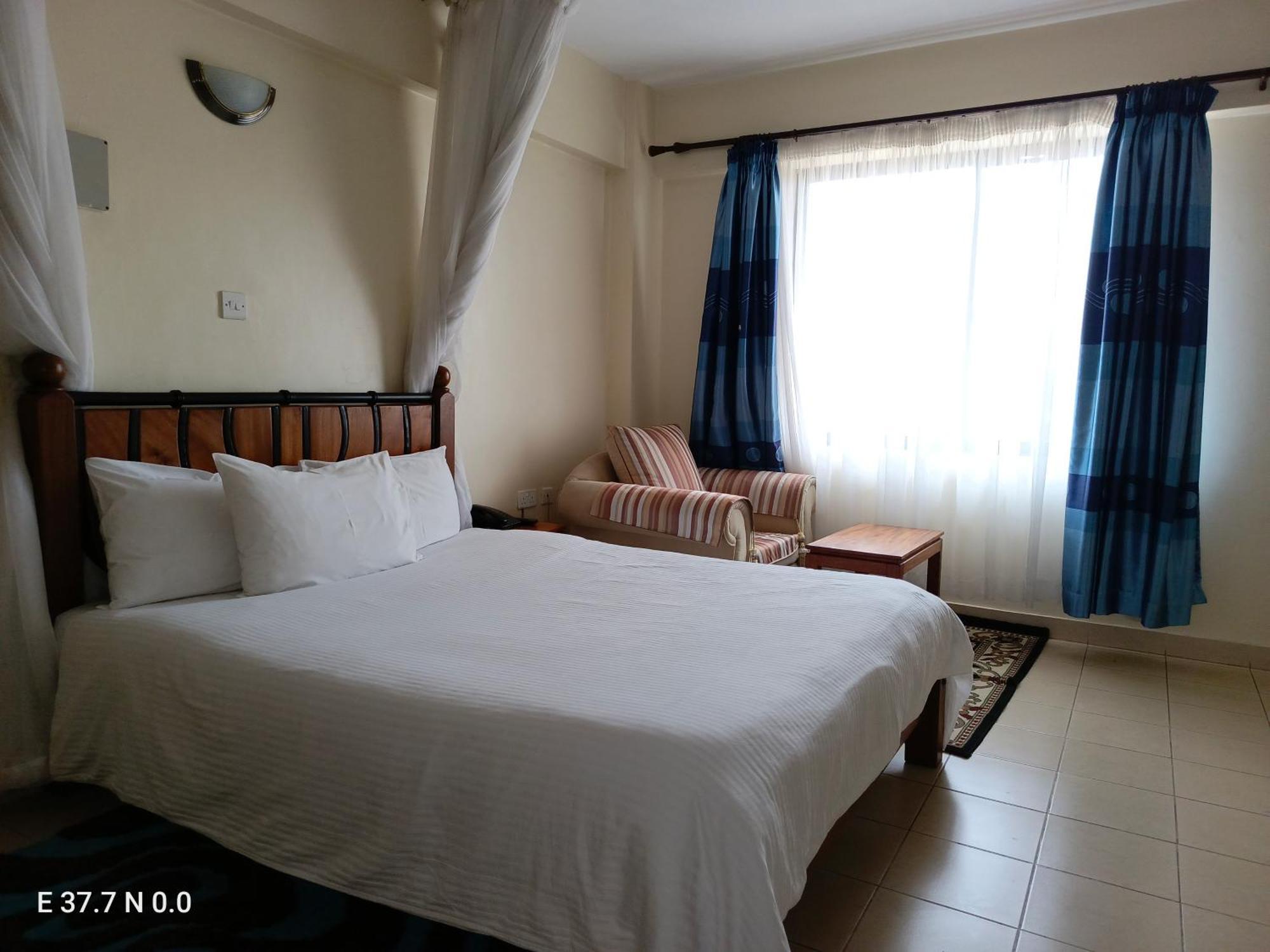 Meru Paramount Hotel Exterior foto