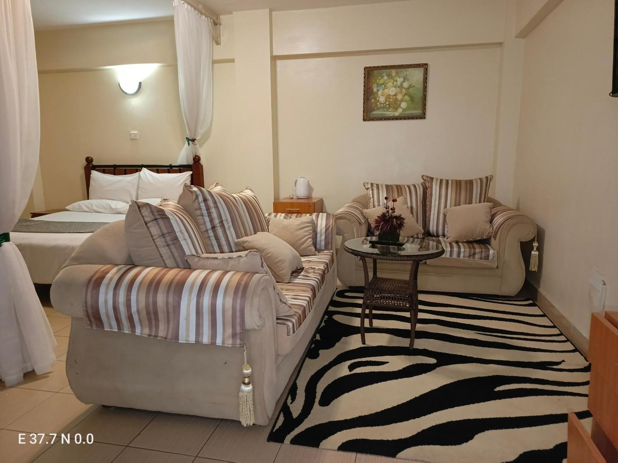 Meru Paramount Hotel Exterior foto