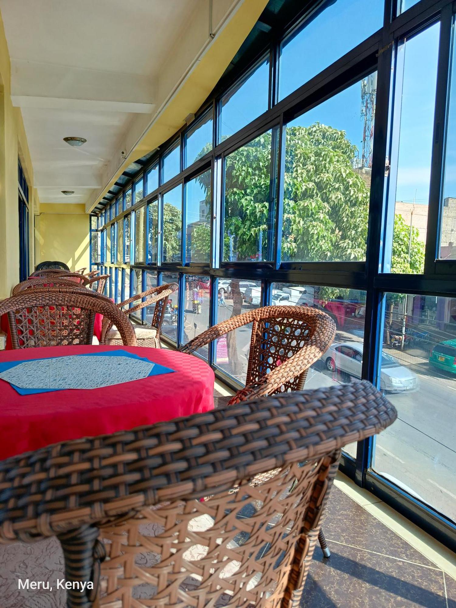Meru Paramount Hotel Exterior foto