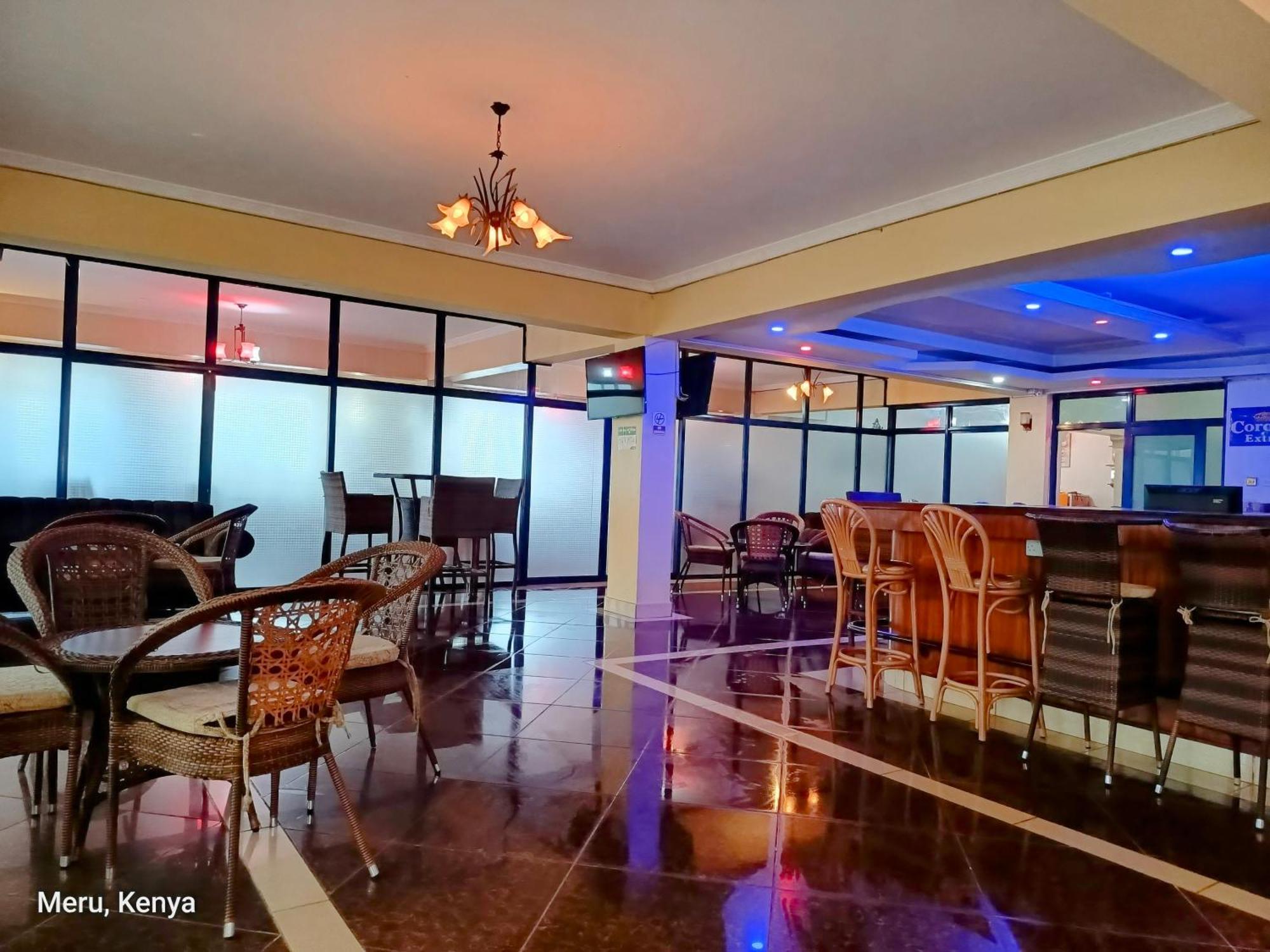 Meru Paramount Hotel Exterior foto