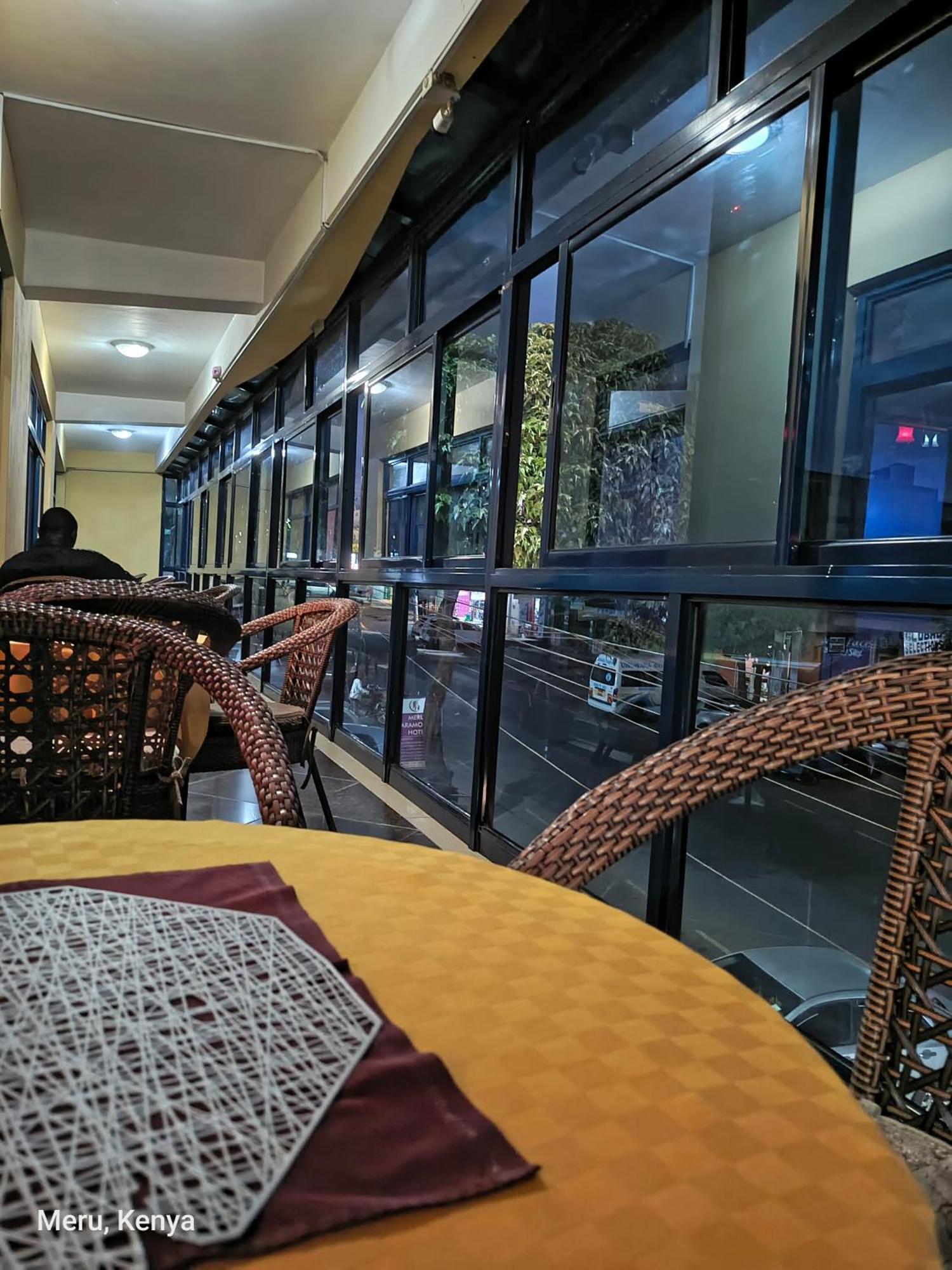 Meru Paramount Hotel Exterior foto