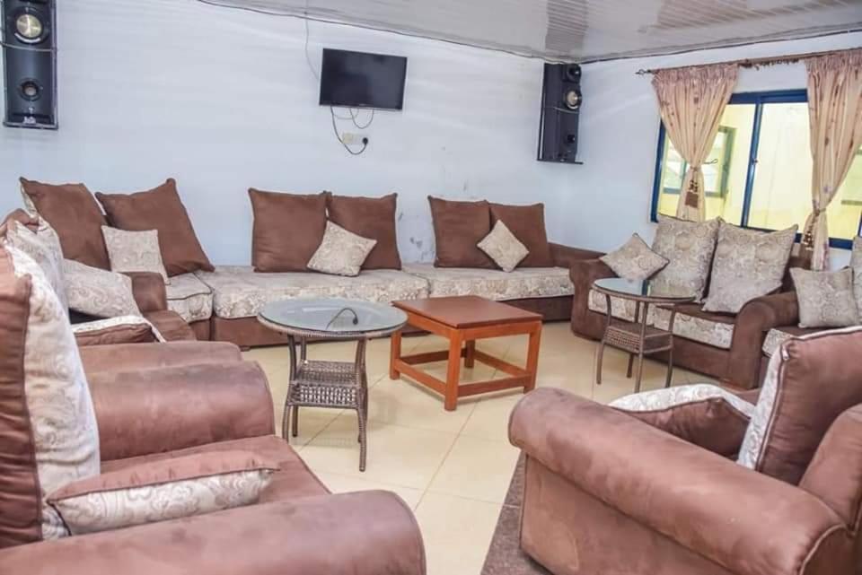 Meru Paramount Hotel Exterior foto
