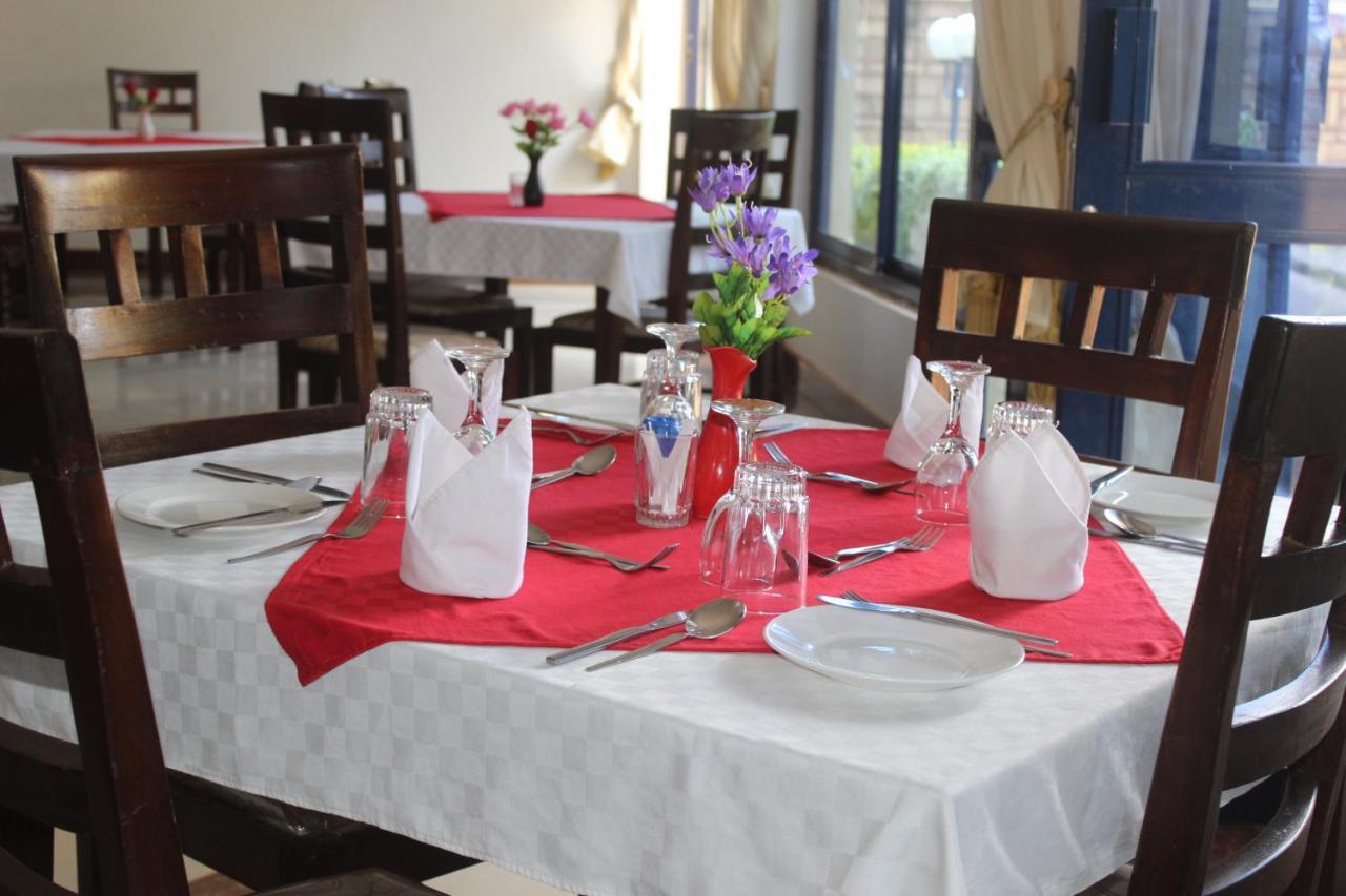 Meru Paramount Hotel Exterior foto