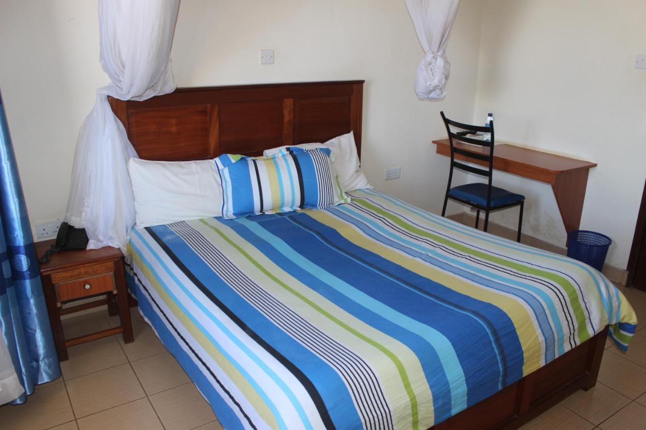 Meru Paramount Hotel Exterior foto